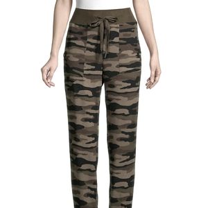 Camo print knit pull on pants with pockets